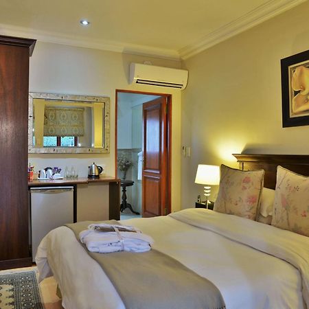Bellgrove Guest House Sandton ヨハネスブルグ エクステリア 写真