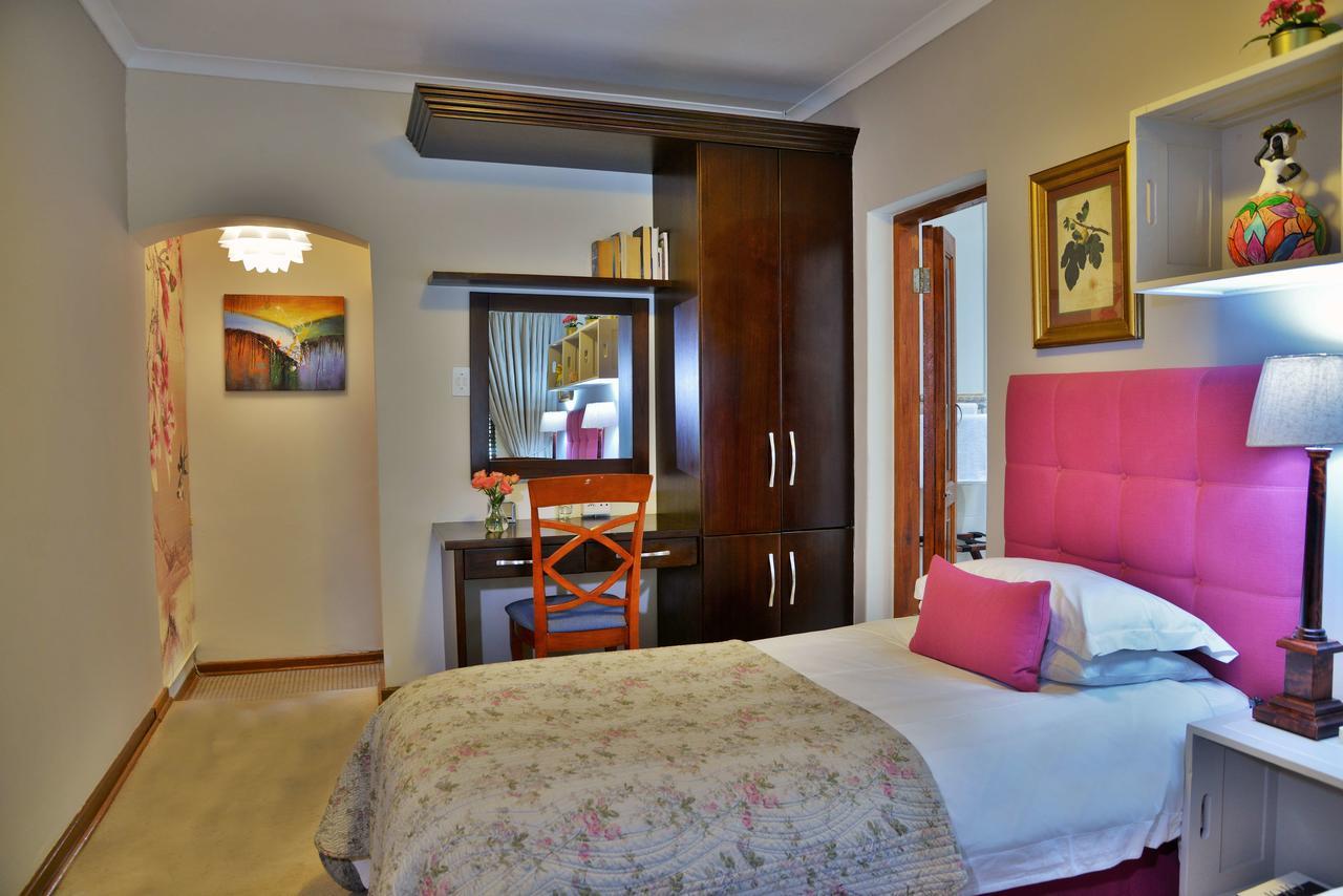 Bellgrove Guest House Sandton ヨハネスブルグ エクステリア 写真